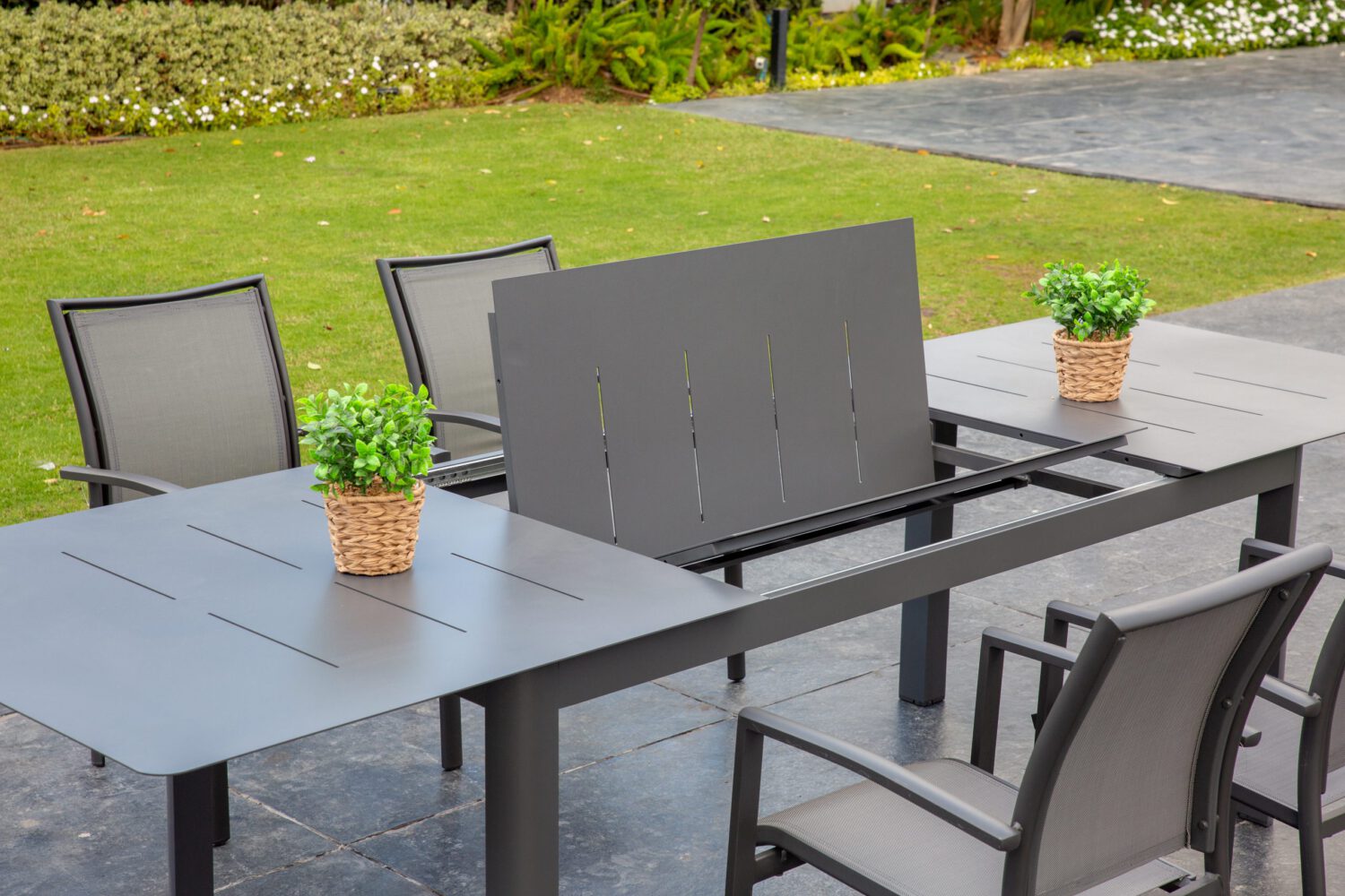 שולחן וכסאות למרפסת