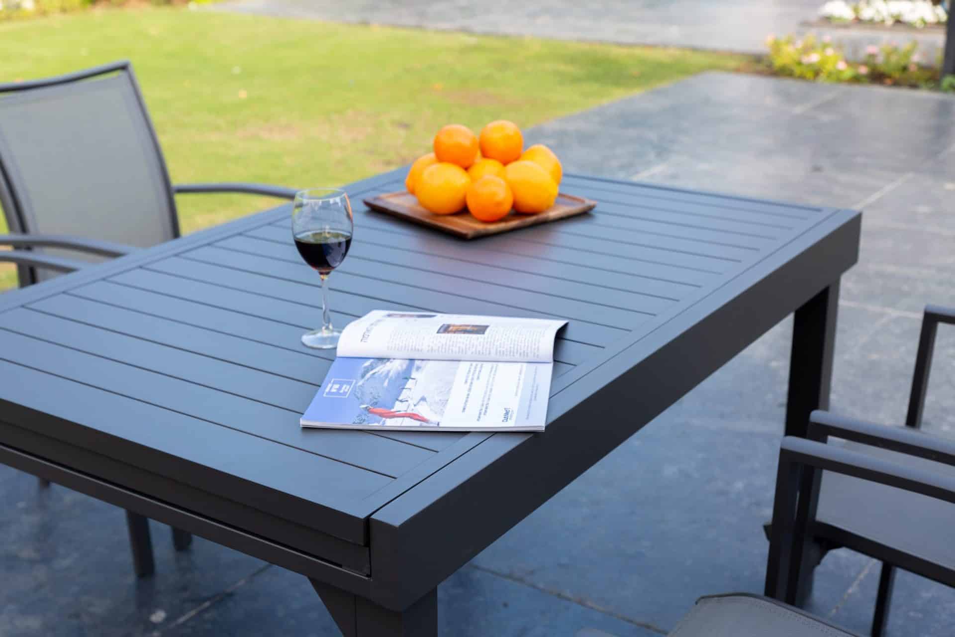 שולחן וכסאות למרפסת